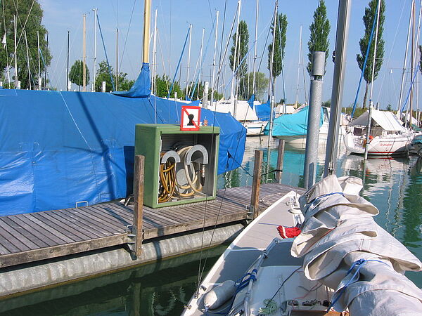 H-Boot beim Anlegen seitlich am Steg