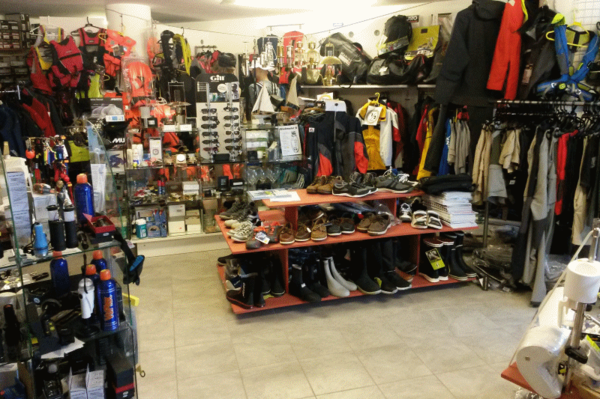 Im Delfino-Bootszubehör - Shop finden Sie Bekleidung, Schuhe . . .