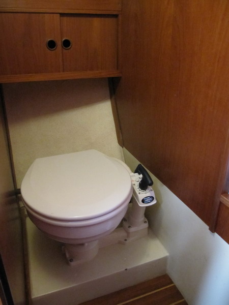 Inferno 29 - Pump-WC mit Schmutzwassertank